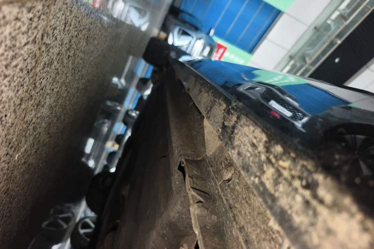 Used Jaguar XFL 2023 XFL 2.0T P200 Two-Wheel-Drive Elite Luxury Edition Right Side Sill