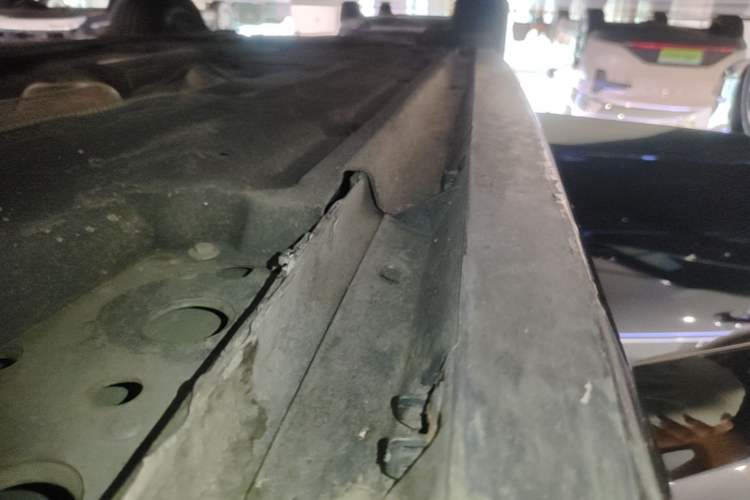 Used Jaguar XFL 2023 XFL 2.0T P250 Two-Wheel-Drive Elite Sport Edition Right Side Sill