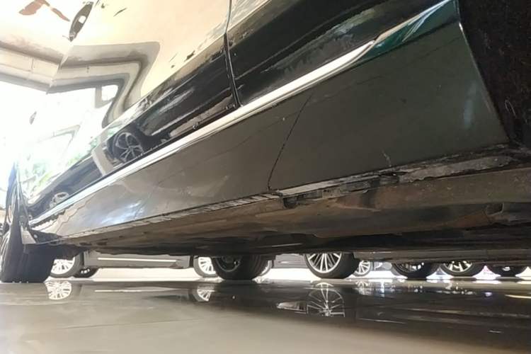 Used Jaguar XFL 2023 XFL 2.0T P250 Two-Wheel-Drive Luxury Deluxe Edition Right Side Sill