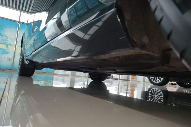 Used Jaguar XFL 2023 XFL 2.0T P200 Two-Wheel-Drive Elite Luxury Edition Right Side Sill
