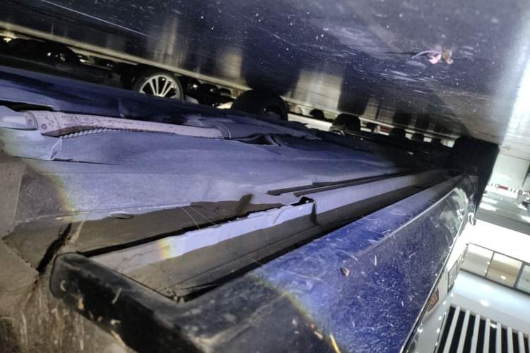 Used Jaguar XFL 2023 XFL 2.0T P250 Two-Wheel-Drive Prestige Luxury Gold Edition Right Side Sill
