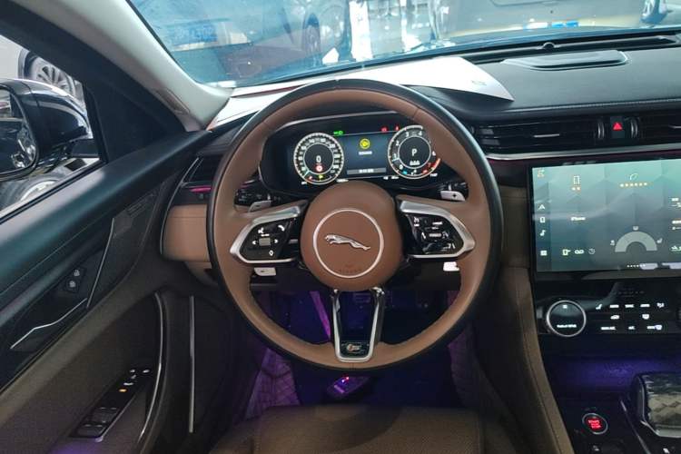 Used Jaguar XFL 2023 XFL 2.0T P250 Two-Wheel-Drive Prestige Luxury Gold Edition Steering Wheel