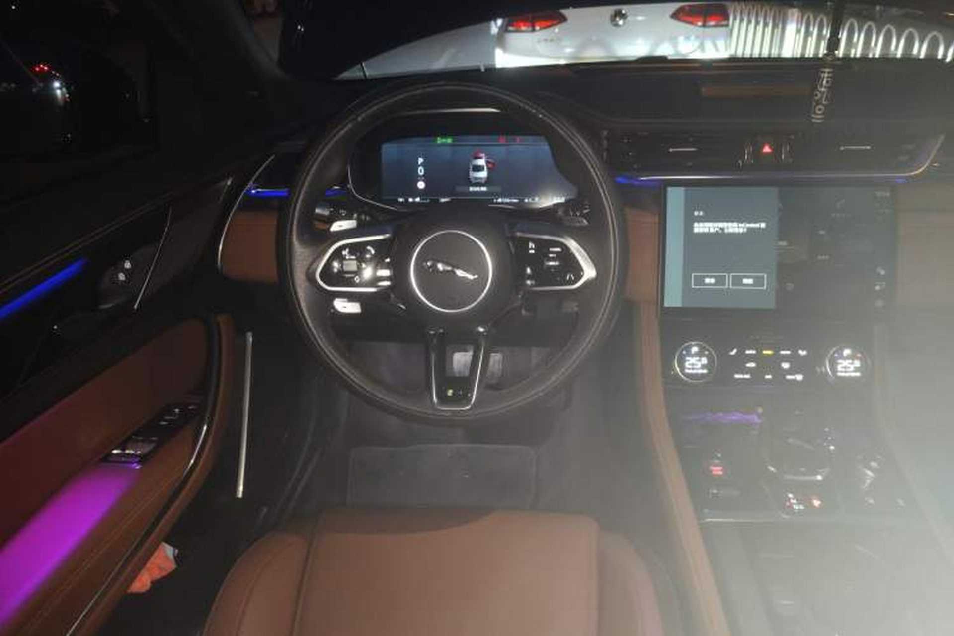 Used Jaguar XFL 2023 XFL 2.0T P250 Two-Wheel-Drive Elite Sport Edition Steering Wheel