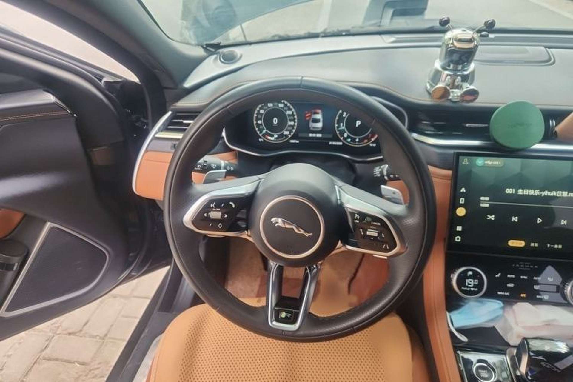 Used Jaguar XFL 2023 XFL 2.0T P250 Two-Wheel-Drive Elite Sport Edition Steering Wheel