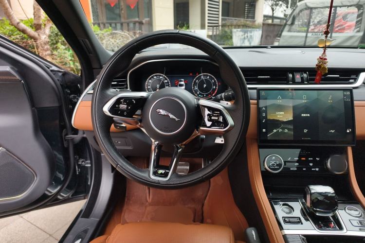 Used Jaguar XFL 2023 XFL 2.0T P300 Four-Wheel-Drive Flagship Sport Edition Steering Wheel