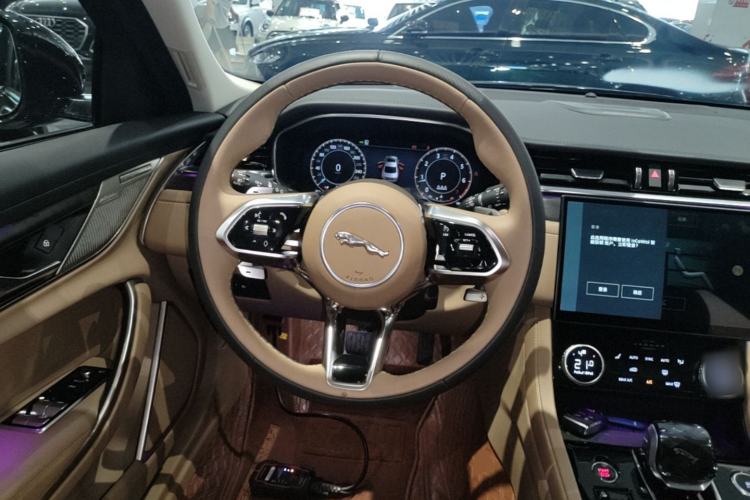 Used Jaguar XFL 2023 XFL 2.0T P250 Two-Wheel-Drive Prestige Luxury Gold Edition Steering Wheel