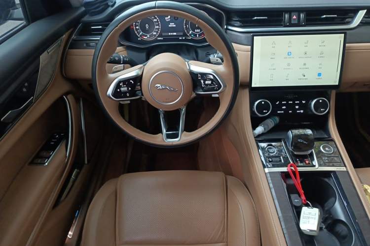 Used Jaguar XFL 2023 XFL 2.0T P250 Two-Wheel-Drive Luxury Deluxe Edition Steering Wheel