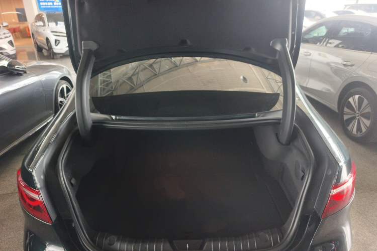 Used Jaguar XFL 2023 XFL 2.0T P200 Two-Wheel-Drive Elite Luxury Edition Trunk