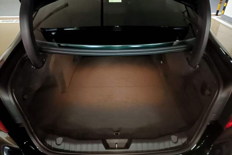 Used Jaguar XFL 2023 XFL 2.0T P250 Two-Wheel-Drive Luxury Deluxe Edition Trunk