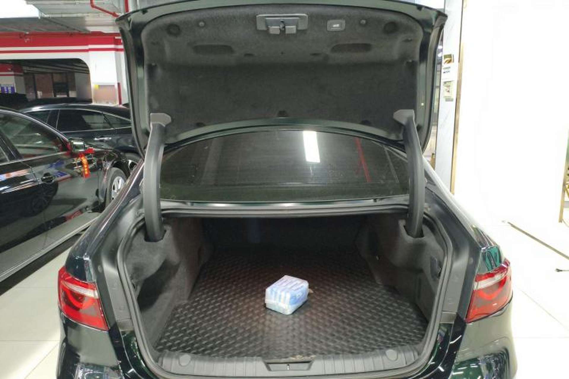 Used Jaguar XFL 2023 XFL 2.0T P250 Two-Wheel-Drive Luxury Deluxe Edition Trunk