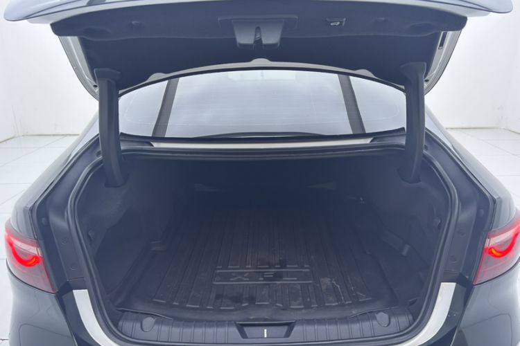 Used Jaguar XFL 2023 XFL 2.0T P250 Two-Wheel-Drive Elite Sport Edition Trunk