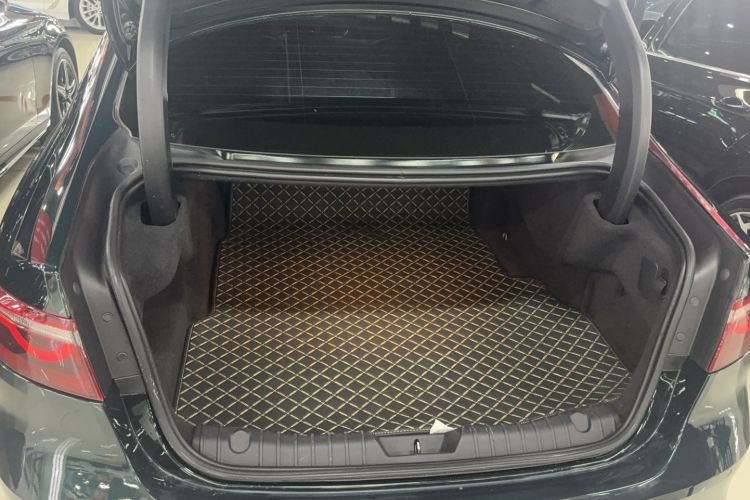Used Jaguar XFL 2023 XFL 2.0T P200 Two-Wheel-Drive Elite Luxury Edition Trunk