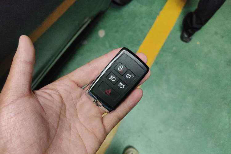 Used Jaguar XFL 2023 XFL 2.0T P250 Two-Wheel-Drive Elite Sport Edition Vehicle Key