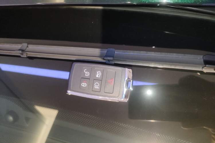 Used Jaguar XFL 2023 XFL 2.0T P250 Two-Wheel-Drive Elite Sport Edition Vehicle Key