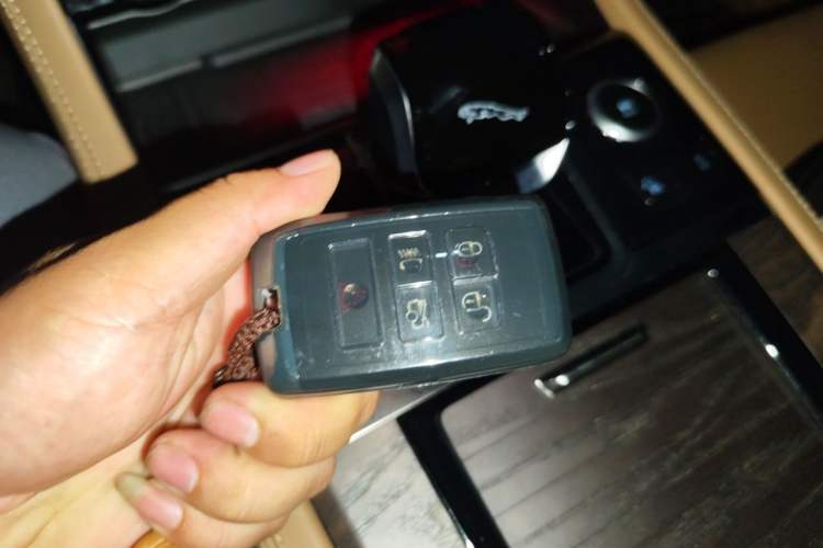 Used Jaguar XFL 2023 XFL 2.0T P250 Two-Wheel-Drive Luxury Deluxe Edition Vehicle Key