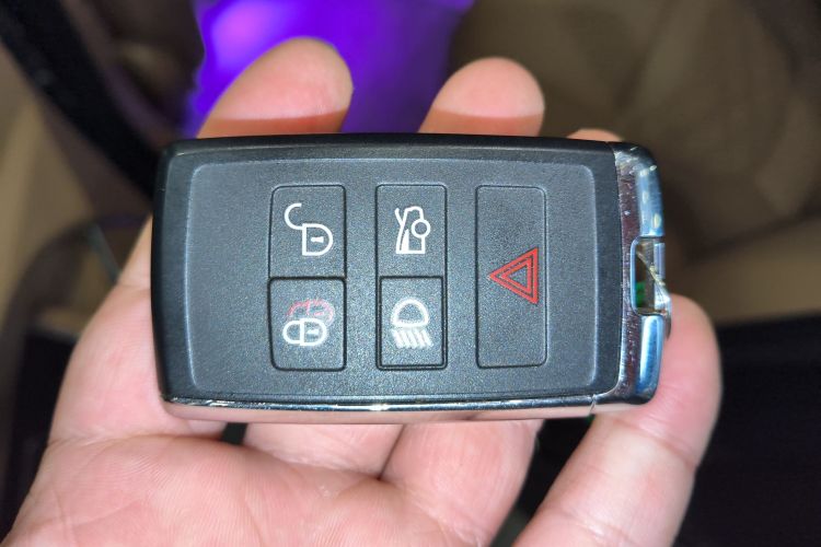 Used Jaguar XFL 2023 XFL 2.0T P250 Two-Wheel-Drive Luxury Deluxe Edition Vehicle Key