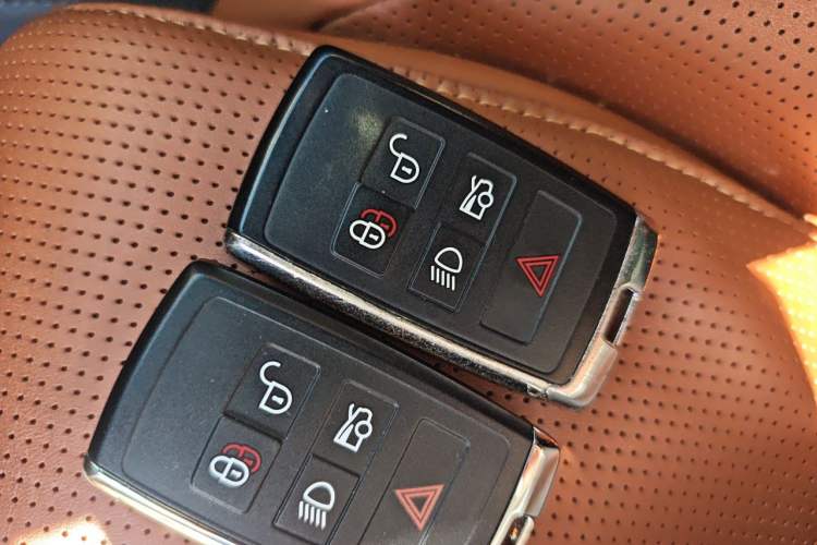 Used Jaguar XFL 2023 XFL 2.0T P300 Four-Wheel-Drive Flagship Sport Edition Vehicle Key