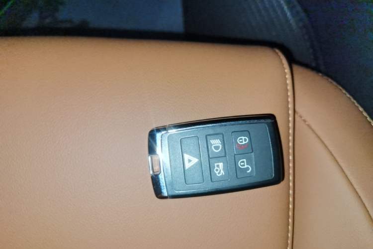 Used Jaguar XFL 2023 XFL 2.0T P250 Two-Wheel-Drive Elite Sport Edition Vehicle Key