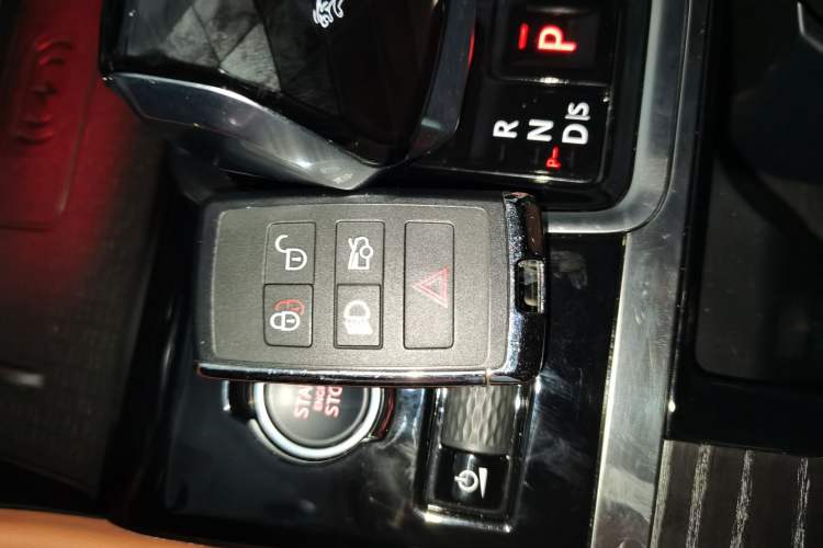 Used Jaguar XFL 2023 XFL 2.0T P250 Two-Wheel-Drive Elite Sport Edition Vehicle Key