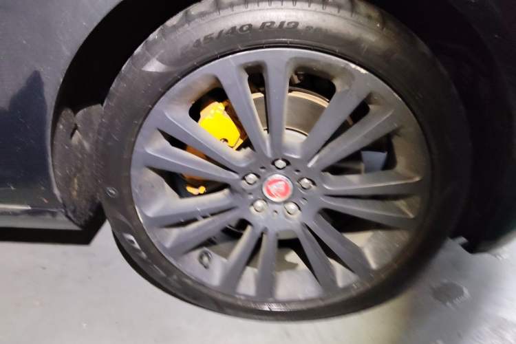 Used Jaguar XFL 2023 XFL 2.0T P250 Two-Wheel-Drive Luxury Deluxe Edition Right Front Wheel Hub