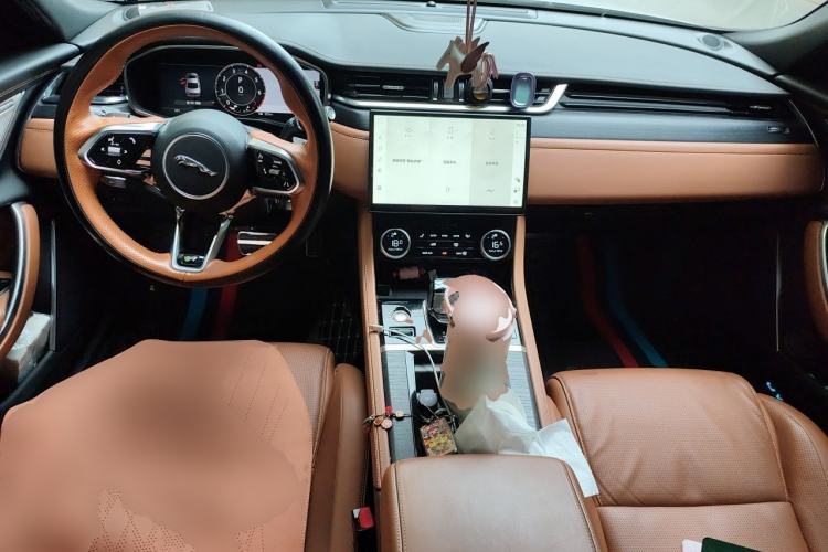 Used Jaguar XFL 2023 XFL 2.0T P300 Four-Wheel-Drive Flagship Sport Edition Center Console