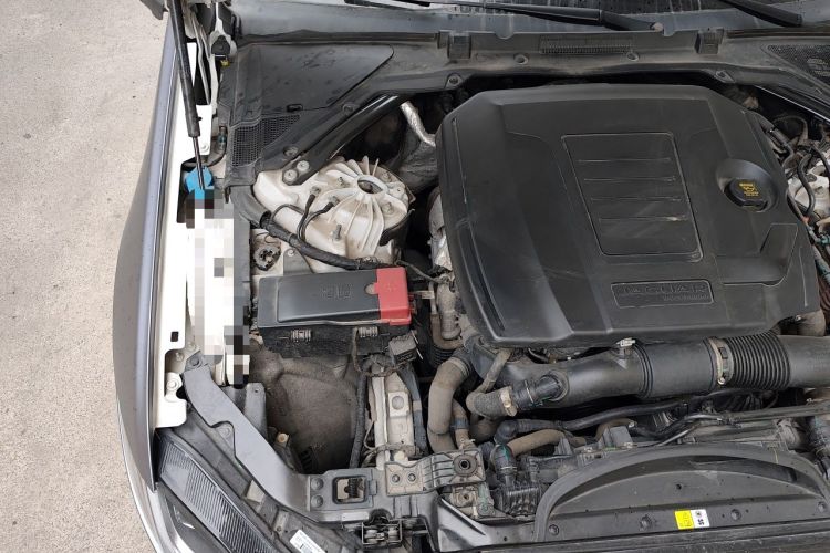 Used Jaguar XFL 2023 XFL 2.0T P300 Four-Wheel-Drive Flagship Sport Edition Engine Bay Right