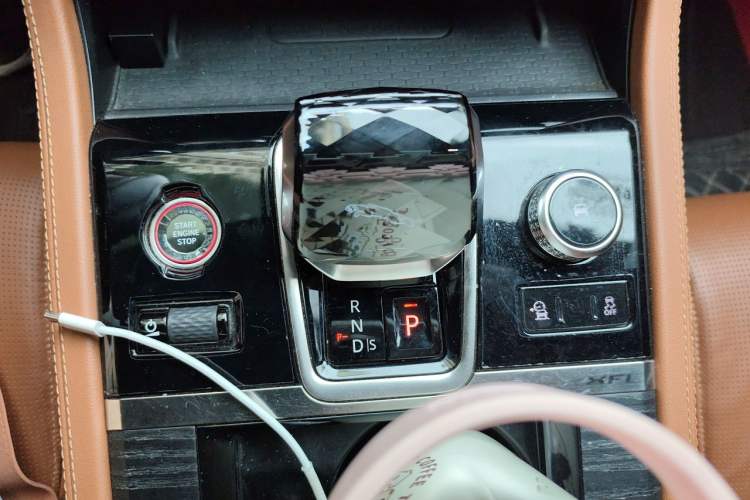Used Jaguar XFL 2023 XFL 2.0T P300 Four-Wheel-Drive Flagship Sport Edition Gear Lever