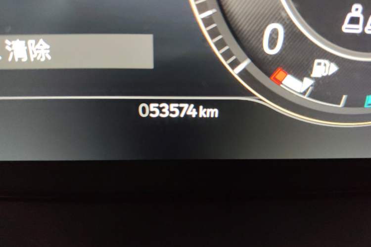 Used Jaguar XFL 2023 XFL 2.0T P300 Four-Wheel-Drive Flagship Sport Edition Odometer Close Up