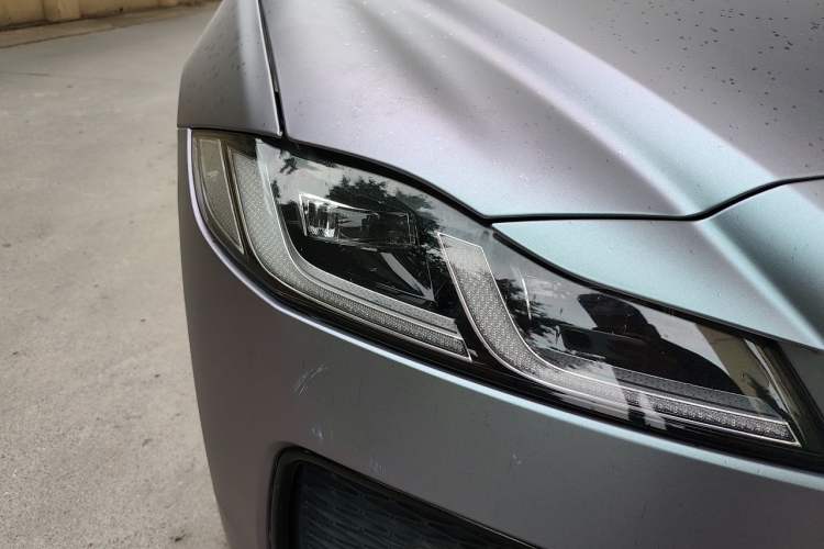 Used Jaguar XFL 2023 XFL 2.0T P300 Four-Wheel-Drive Flagship Sport Edition Right Front Headlight
