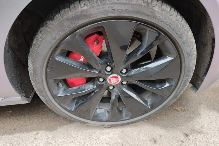 Used Jaguar XFL 2023 XFL 2.0T P300 Four-Wheel-Drive Flagship Sport Edition Right Front Wheel Hub