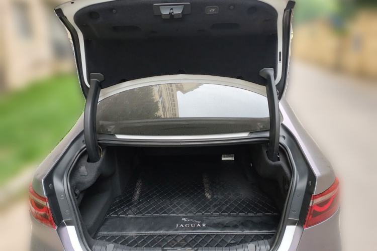 Used Jaguar XFL 2023 XFL 2.0T P300 Four-Wheel-Drive Flagship Sport Edition Trunk