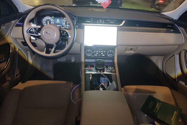 Used Jaguar XFL 2023 XFL 2.0T P250 Two-Wheel-Drive Prestige Luxury Gold Edition Center Console