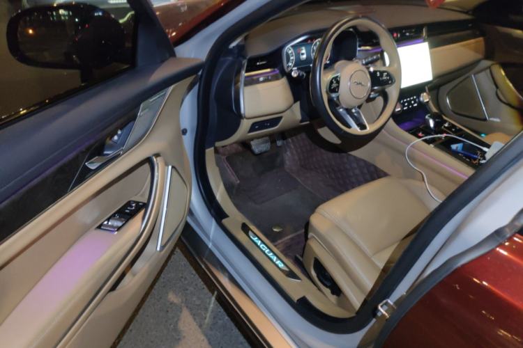 Used Jaguar XFL 2023 XFL 2.0T P250 Two-Wheel-Drive Prestige Luxury Gold Edition Driver Seat