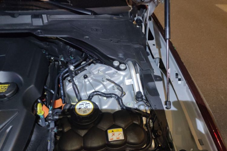 Used Jaguar XFL 2023 XFL 2.0T P250 Two-Wheel-Drive Prestige Luxury Gold Edition Engine Bay Left