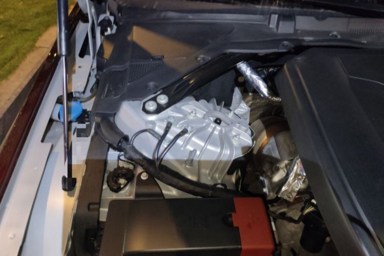 Used Jaguar XFL 2023 XFL 2.0T P250 Two-Wheel-Drive Prestige Luxury Gold Edition Engine Bay Right