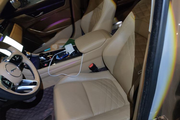 Used Jaguar XFL 2023 XFL 2.0T P250 Two-Wheel-Drive Prestige Luxury Gold Edition Left Front Seat