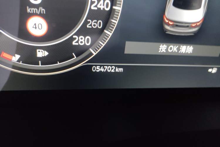 Used Jaguar XFL 2023 XFL 2.0T P250 Two-Wheel-Drive Prestige Luxury Gold Edition Odometer Close Up