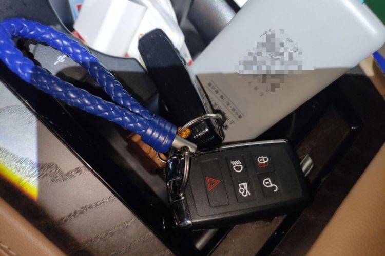 Used Jaguar XFL 2023 XFL 2.0T P250 Two-Wheel-Drive Prestige Luxury Gold Edition Vehicle Key