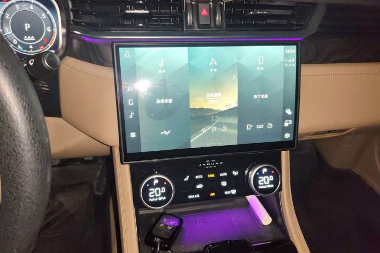 Used Jaguar XFL 2023 XFL 2.0T P250 Two-Wheel-Drive Prestige Luxury Gold Edition Audio And AC Panel