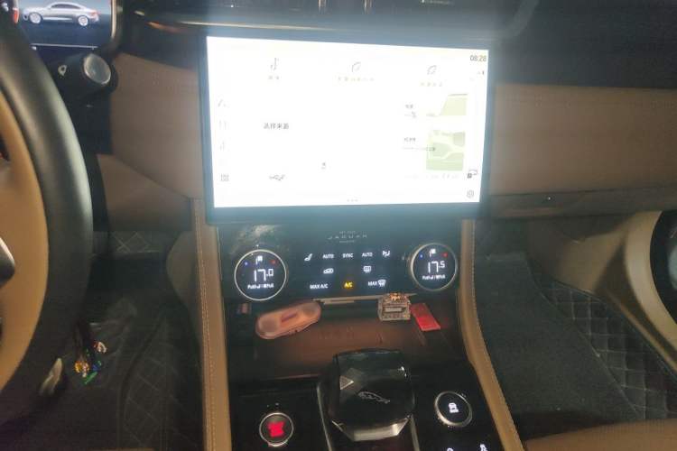 Used Jaguar XFL 2023 XFL 2.0T P250 Two-Wheel-Drive Luxury Deluxe Edition Audio And AC Panel
