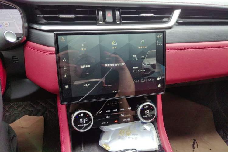 Used Jaguar XFL 2023 XFL 2.0T P250 Two-Wheel-Drive Elite Sport Edition Audio And AC Panel