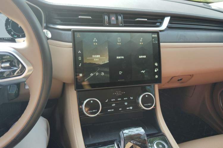 Used Jaguar XFL 2023 XFL 2.0T P250 Two-Wheel-Drive Prestige Luxury Gold Edition Audio And AC Panel