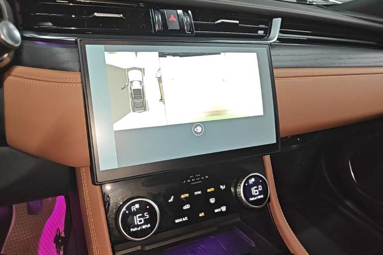 Used Jaguar XFL 2023 XFL 2.0T P250 Two-Wheel-Drive Elite Sport Gold Edition Audio And AC Panel