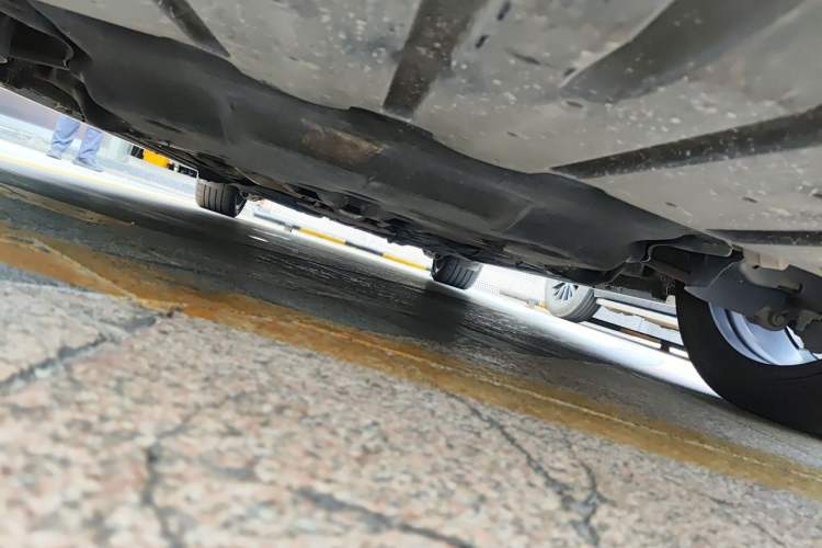Used Jaguar XFL 2023 XFL 2.0T P250 Two-Wheel-Drive Prestige Luxury Gold Edition Chassis Front