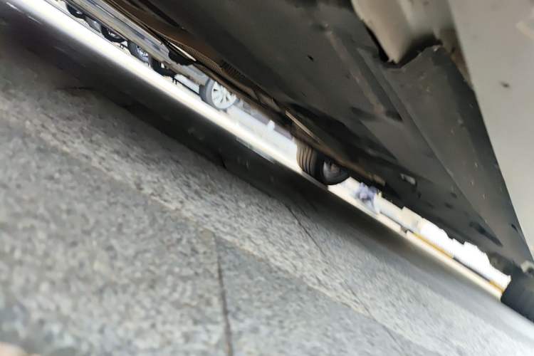 Used Jaguar XFL 2023 XFL 2.0T P250 Two-Wheel-Drive Prestige Luxury Gold Edition Chassis Front Left