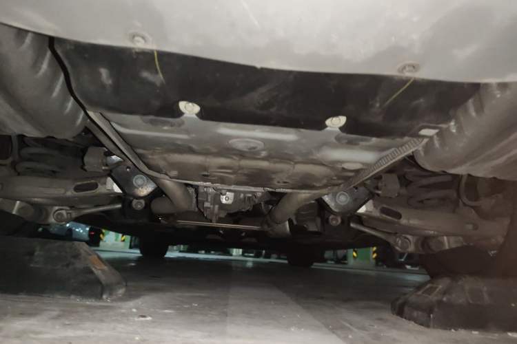 Used Jaguar XFL 2023 XFL 2.0T P250 Two-Wheel-Drive Prestige Luxury Gold Edition Chassis Rear