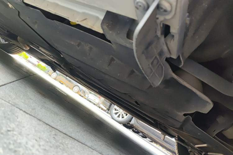 Used Jaguar XFL 2023 XFL 2.0T P250 Two-Wheel-Drive Prestige Luxury Gold Edition Chassis Rear Left