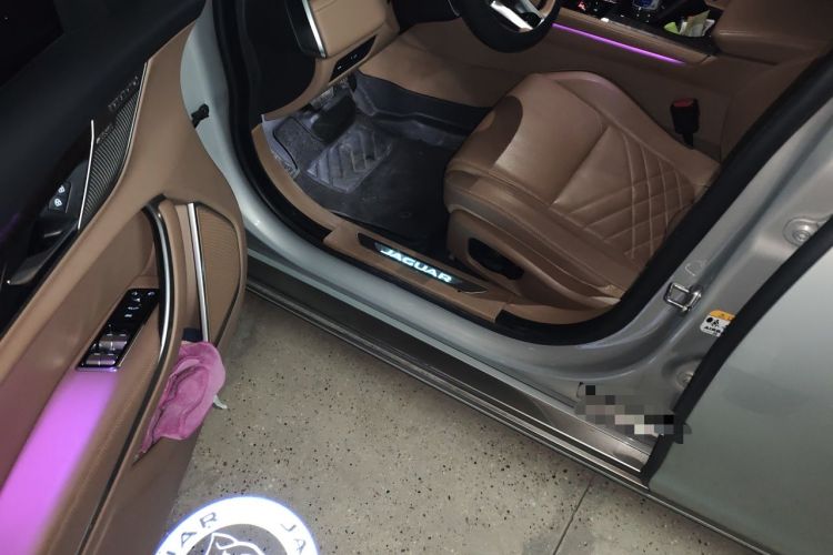 Used Jaguar XFL 2023 XFL 2.0T P250 Two-Wheel-Drive Prestige Luxury Gold Edition Driver Seat
