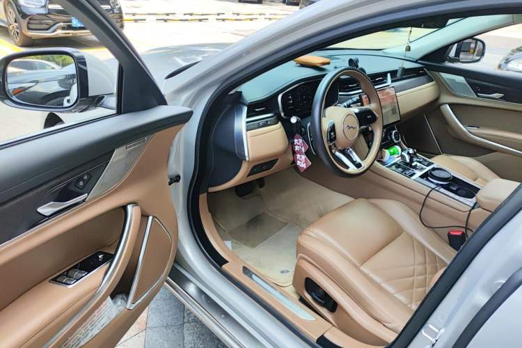 Used Jaguar XFL 2023 XFL 2.0T P250 Two-Wheel-Drive Prestige Luxury Gold Edition Driver Seat