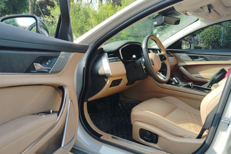 Used Jaguar XFL 2023 XFL 2.0T P250 Two-Wheel-Drive Prestige Luxury Gold Edition Driver Seat